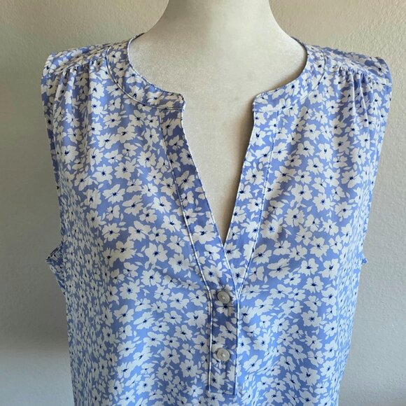 J. Crew Blouse Popover Top Blue White Floral Button Sleeveless Soft Silky Size M - Picture 2 of 7